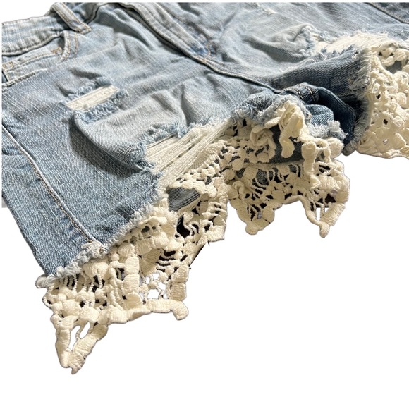 NWOT ALMOST FAMOUS LIGHT WASH AND HIGH WAISTED DENIM SHORTS WITH LACE TRIM - Picture 3 of 8